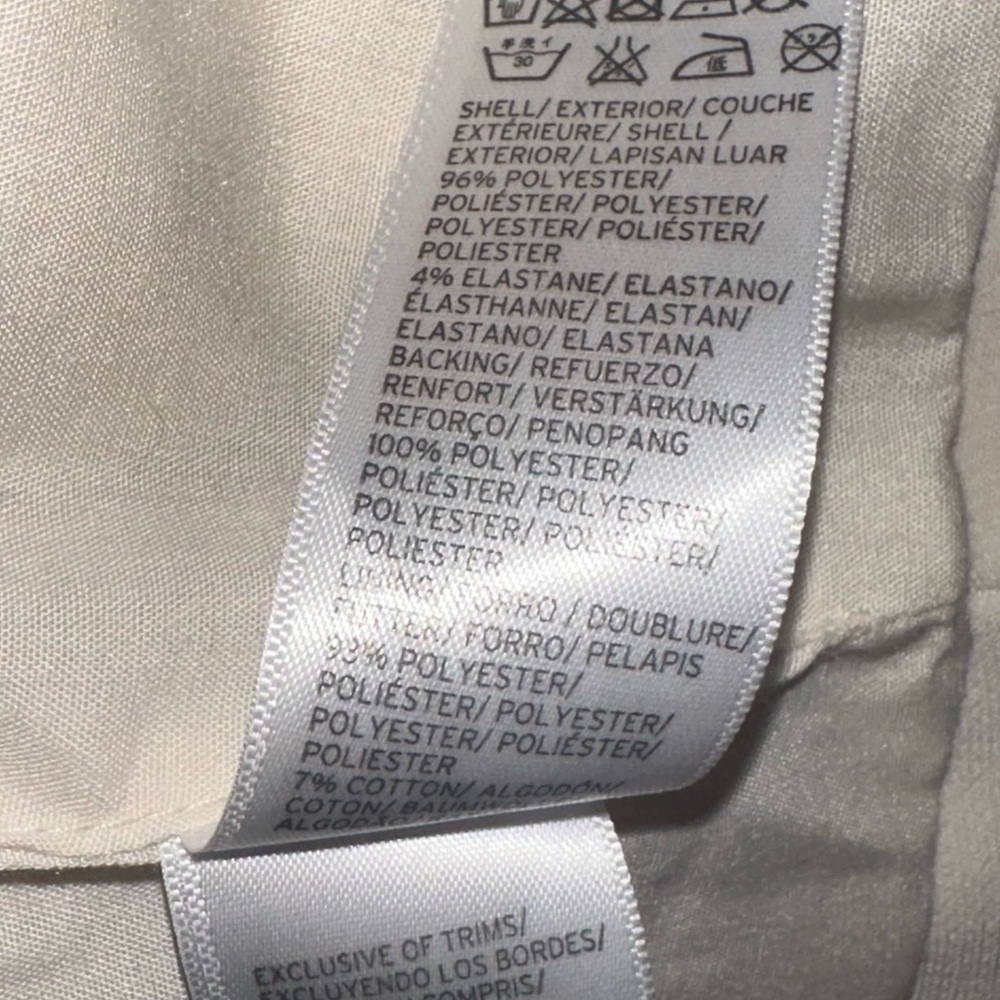 Topshop Cream Structured Crop
Top with Silver Eyelet Detailing Size 6 Like New! - Picture 9 of 9